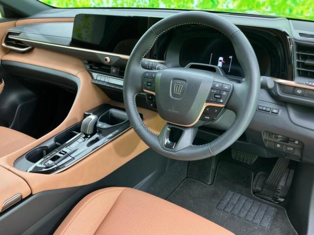 クラウンスポーツ ４ＷＤ　Ｚ　ガラスルーフ／モデリスタエアロ／保証書／ディスプレイオーディオ＋ナビ１２．３インチ／デジタルインナーミラー／トヨタセーフティセンス／シートヒーター／全方位モニター／車線逸脱防止支援システム　革シート（4枚目）