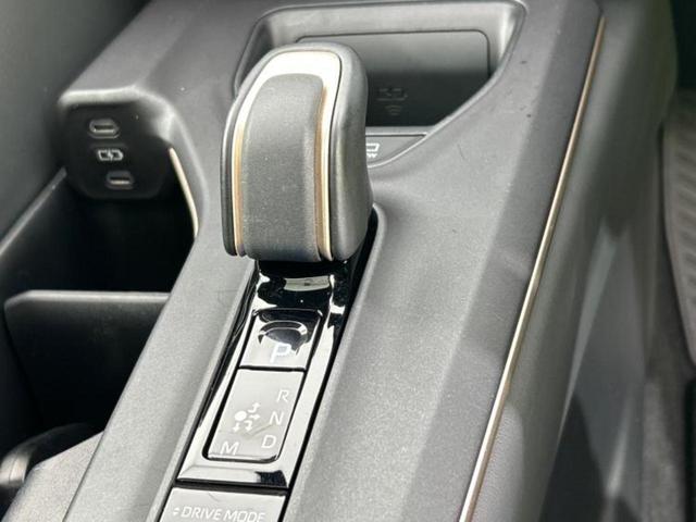 クラウンクロスオーバー ４ＷＤ　ＲＳアドバンスド　新品タイヤ／サンルーフ／純正エアロ／保証書／純正　ＨＤＤナビ／デジタルインナーミラー／衝突安全装置／シートヒーター／パノラミックビューモニター／車線逸脱防止支援システム／シート　フルレザー　革シート（23枚目）