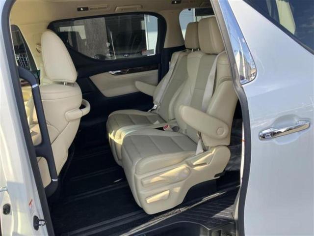 アルファード ４ＷＤ　Ｇ　新品タイヤ／保証書／社外　１１インチ　メモリーナビ／トヨタセーフティセンス／両側電動スライドドア／車線逸脱防止支援システム／シート　合皮／ヘッドランプ　ＬＥＤ／ＵＳＢジャック　衝突被害軽減システム（6枚目）