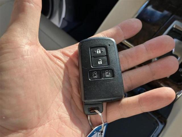 アルファード ４ＷＤ　Ｇ　新品タイヤ／保証書／社外　１１インチ　メモリーナビ／トヨタセーフティセンス／両側電動スライドドア／車線逸脱防止支援システム／シート　合皮／ヘッドランプ　ＬＥＤ／ＵＳＢジャック　衝突被害軽減システム（16枚目）