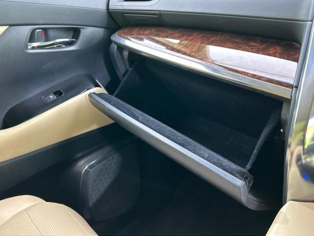 アルファード ４ＷＤ　Ｇ　新品タイヤ／保証書／社外　１１インチ　メモリーナビ／トヨタセーフティセンス／両側電動スライドドア／車線逸脱防止支援システム／シート　合皮／ヘッドランプ　ＬＥＤ／ＵＳＢジャック　衝突被害軽減システム（45枚目）