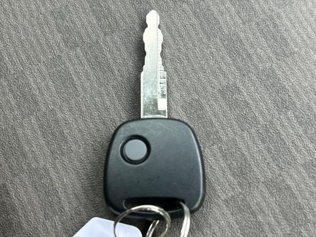 NV100クリッパーバン 4WD DX 保証書/ドライブレコーダー 社外/EBD付ABS/横滑り防止装置/禁煙車/エアバッグ 運転席/エアバッグ 助手席/パワーウインドウ/パワーステアリング/オートライト/マニュアルエアコン/定期点検記録簿(26枚目)