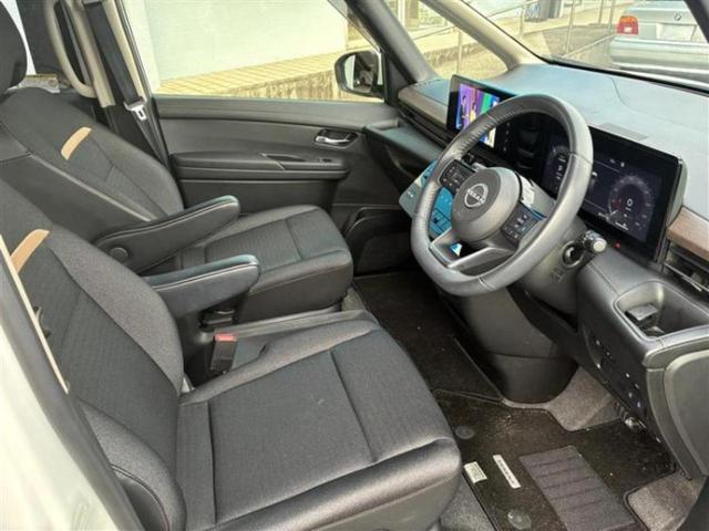 セレナ eパワーハイウェイスターV 保証書/純正 SDナビ/フリップダウンモニター/インテリジェントルームミラー/衝突安全装置/両側電動スライドドア/アラウンドビューモニター/車線逸脱防止支援システム 衝突被害軽減システム 全周囲カメラ(5枚目)