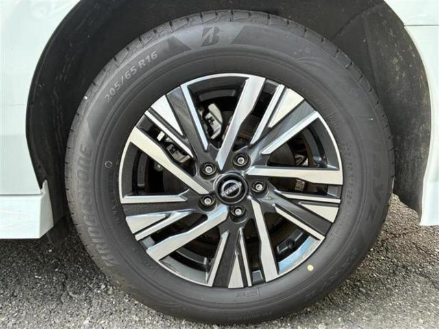 セレナ eパワーハイウェイスターV 保証書/純正 SDナビ/フリップダウンモニター/インテリジェントルームミラー/衝突安全装置/両側電動スライドドア/アラウンドビューモニター/車線逸脱防止支援システム 衝突被害軽減システム 全周囲カメラ(18枚目)