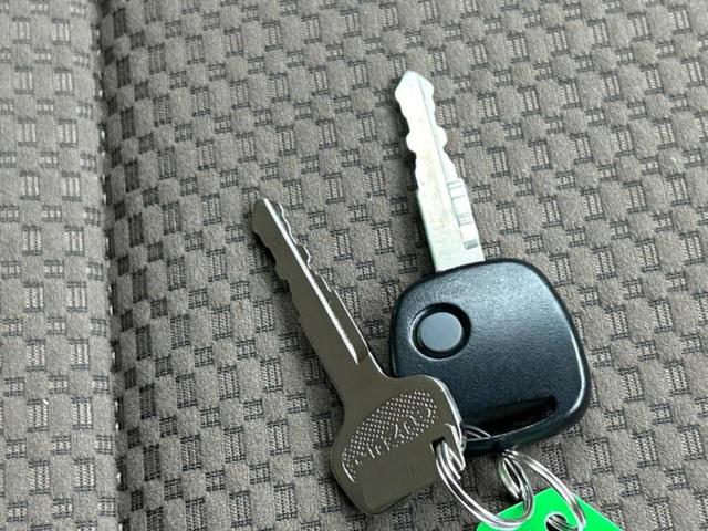 エブリイ 4WD PAリミテッド 保証書/ヘッドランプ LED/アイドリングストップ/禁煙車/エアバッグ 運転席/エアバッグ 助手席/パワーウインドウ/キーレスエントリー/パワーステアリング/オートライト/ワンオーナー 4WD(24枚目)