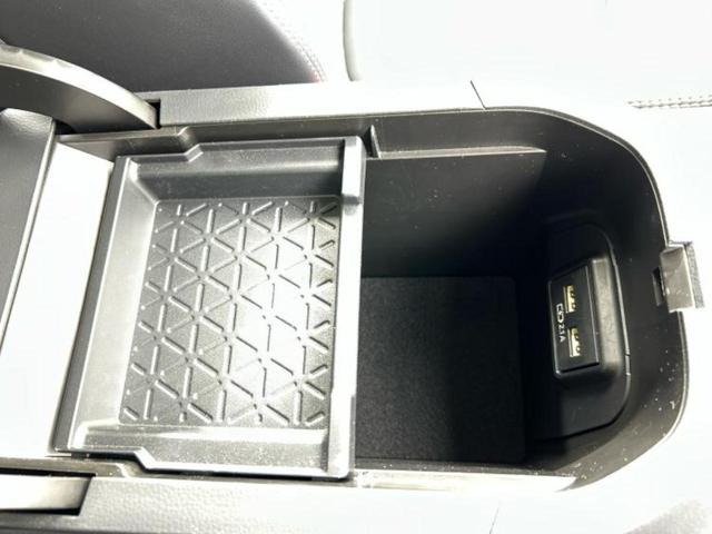 RAV4 4WD G Zパッケージ TRDエアロ/保証書/ディスプレイオーディオ+ナビ9インチ/デジタルインナーミラー/衝突安全装置/シートヒーター 前席/パノラミックビューモニター/車線逸脱防止支援システム/シート 合皮 全周囲カメラ(34枚目)