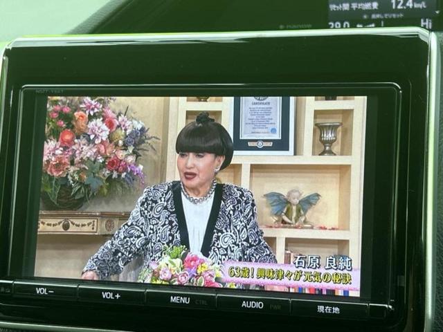 エスクァイア ハイブリッドGi 純正エアロ/純正 9インチ SDナビ/フリップダウンモニター 純正 12.8インチ/両側電動スライドドア/シートヒーター/シート 合皮/パーキングアシスト バックガイド フルエアロ 後席モニター(13枚目)