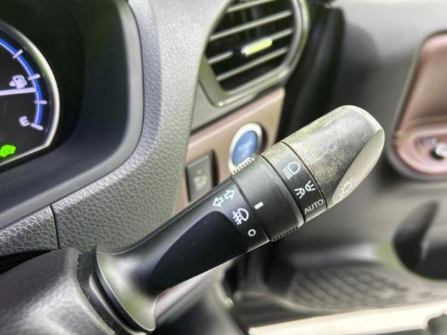 エスクァイア ハイブリッドGi 純正エアロ/純正 9インチ SDナビ/フリップダウンモニター 純正 12.8インチ/両側電動スライドドア/シートヒーター/シート 合皮/パーキングアシスト バックガイド フルエアロ 後席モニター(17枚目)