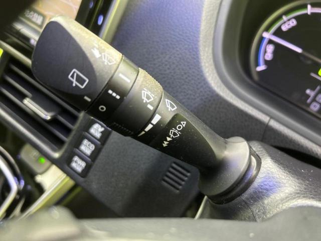 エスクァイア ハイブリッドGi 純正エアロ/純正 9インチ SDナビ/フリップダウンモニター 純正 12.8インチ/両側電動スライドドア/シートヒーター/シート 合皮/パーキングアシスト バックガイド フルエアロ 後席モニター(18枚目)