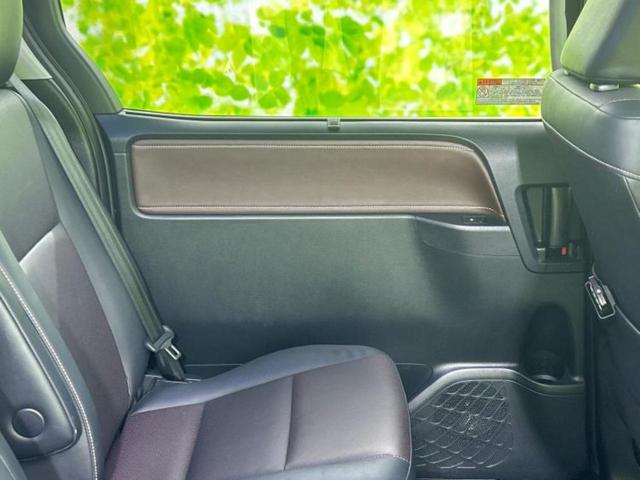 エスクァイア ハイブリッドGi 純正エアロ/純正 9インチ SDナビ/フリップダウンモニター 純正 12.8インチ/両側電動スライドドア/シートヒーター/シート 合皮/パーキングアシスト バックガイド フルエアロ 後席モニター(24枚目)