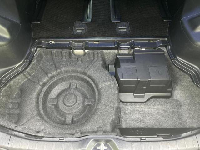 エスクァイア ハイブリッドGi 純正エアロ/純正 9インチ SDナビ/フリップダウンモニター 純正 12.8インチ/両側電動スライドドア/シートヒーター/シート 合皮/パーキングアシスト バックガイド フルエアロ 後席モニター(25枚目)