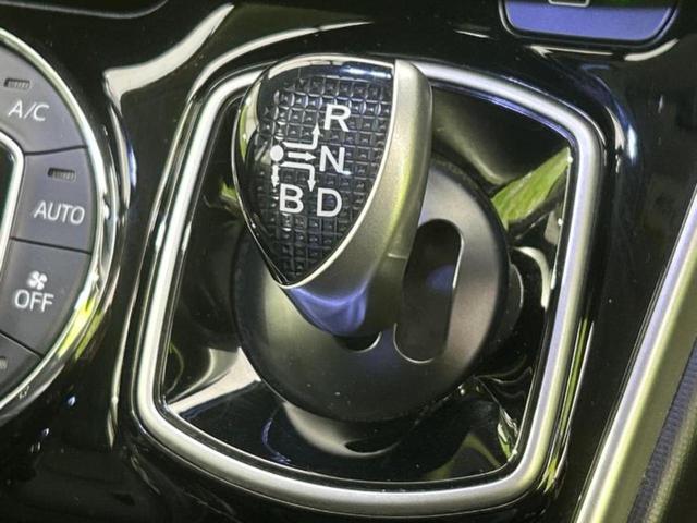 エスクァイア ハイブリッドGi 純正エアロ/純正 9インチ SDナビ/フリップダウンモニター 純正 12.8インチ/両側電動スライドドア/シートヒーター/シート 合皮/パーキングアシスト バックガイド フルエアロ 後席モニター(26枚目)