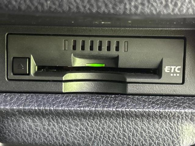 エスクァイア ハイブリッドGi 純正エアロ/純正 9インチ SDナビ/フリップダウンモニター 純正 12.8インチ/両側電動スライドドア/シートヒーター/シート 合皮/パーキングアシスト バックガイド フルエアロ 後席モニター(27枚目)