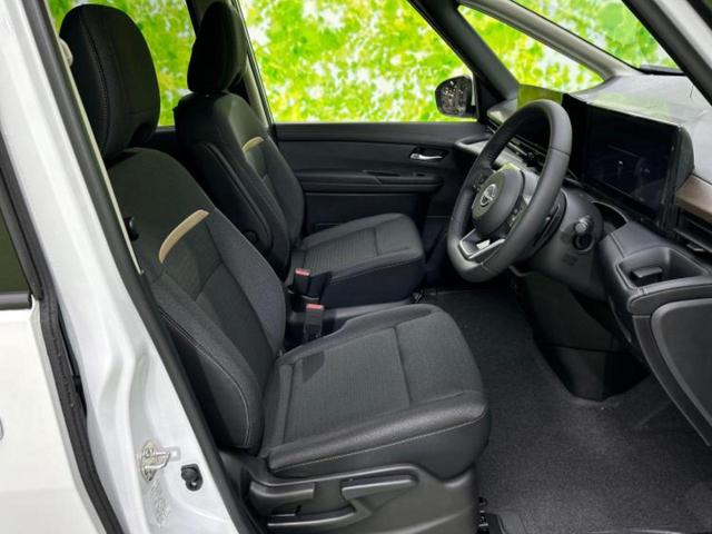 セレナ ４ＷＤハイウェイスターＶ　ディスプレイオーディオ＋ナビ１２．３インチ／インテリジェントルームミラー／衝突安全装置／両側電動スライドドア／シートヒーター　前席／アラウンドビューモニター／車線逸脱防止支援システム　全周囲カメラ（4枚目）