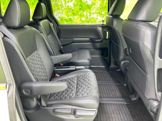 ヴォクシー ４ＷＤ　Ｓ－Ｚ　新品タイヤ／モデリスタエアロ／ディスプレイオーディオ＋ナビ８インチ／衝突安全装置／両側電動スライドドア／シートヒーター　前席／車線逸脱防止支援システム／シート　合皮／ヘッドランプ　ＬＥＤ　フルエアロ（5枚目）