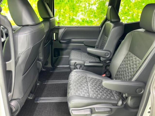 ヴォクシー ４ＷＤ　Ｓ－Ｚ　新品タイヤ／モデリスタエアロ／ディスプレイオーディオ＋ナビ８インチ／衝突安全装置／両側電動スライドドア／シートヒーター　前席／車線逸脱防止支援システム／シート　合皮／ヘッドランプ　ＬＥＤ　フルエアロ（8枚目）