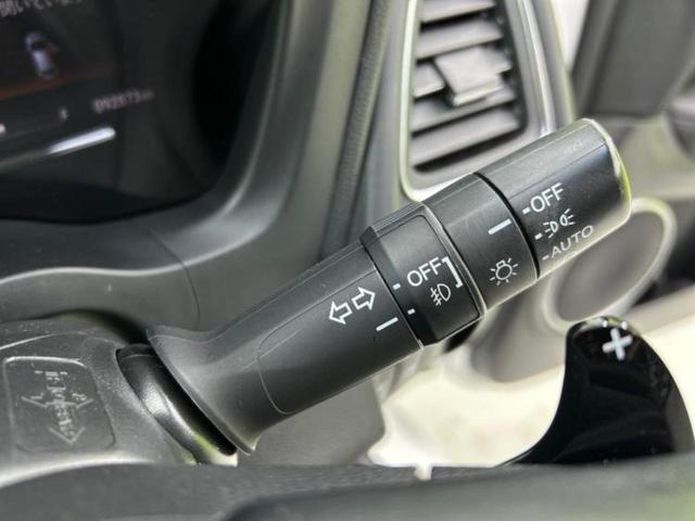 ヴェゼル ハイブリッドＺ・ホンダセンシング　新品タイヤ／保証書／純正　８インチ　ＳＤナビ／ホンダセンシング／シートヒーター／車線逸脱防止支援システム／シート　ハーフレザー／パーキングアシスト　バックガイド／ドライブレコーダー　前後　バックカメラ（17枚目）