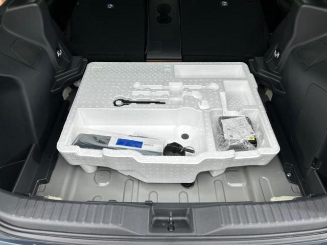 ヤリスクロス ４ＷＤハイブリッドＺアドベンチャー　保証書／ディスプレイオーディオ＋ナビ８インチ／衝突安全装置／シートヒーター／パノラミックビューモニター／車線逸脱防止支援システム／シート　合皮／電動バックドア／ドライブレコーダー　社外　全周囲カメラ（24枚目）