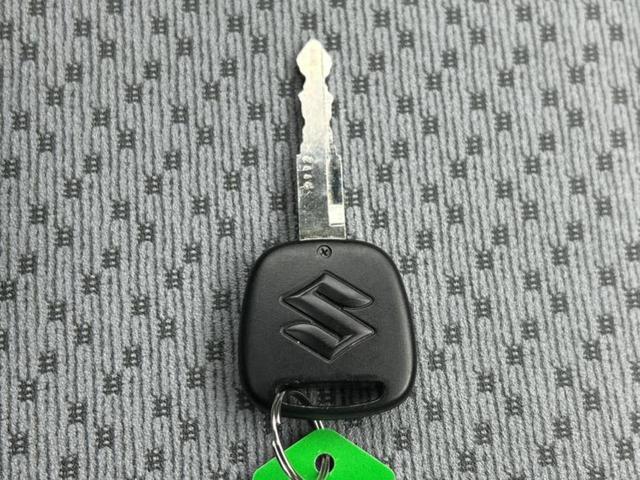 キャリイトラック 4WD KC 新品タイヤ/保証書/横滑り防止装置/エアバッグ 運転席/キーレスエントリー/オートライト/ワンオーナー/マニュアルエアコン/取扱説明書/パワードアロック/アクセサリーソケット/ラジオ 4WD(19枚目)