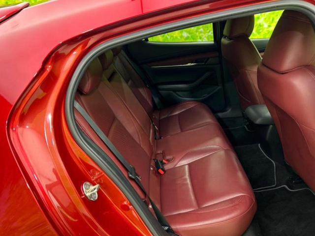 ＭＡＺＤＡ３ファストバック ２０Ｓバーガンディセレクション　エアロ／ＢＯＳＥ／保証書／純正　ＳＤナビ／衝突安全装置／シートヒーター／全方位モニター／車線逸脱防止支援システム／シート　フルレザー／ドライブレコーダー　純正／ヘッドランプ　ＬＥＤ　革シート　禁煙車（5枚目）
