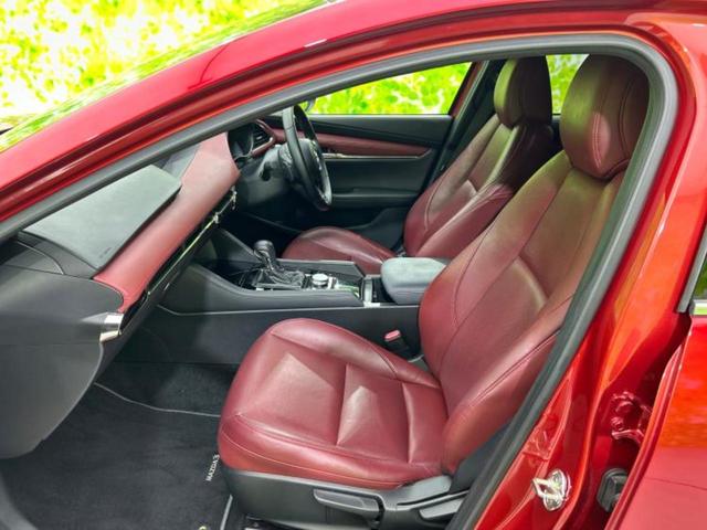 ＭＡＺＤＡ３ファストバック ２０Ｓバーガンディセレクション　エアロ／ＢＯＳＥ／保証書／純正　ＳＤナビ／衝突安全装置／シートヒーター／全方位モニター／車線逸脱防止支援システム／シート　フルレザー／ドライブレコーダー　純正／ヘッドランプ　ＬＥＤ　革シート　禁煙車（6枚目）