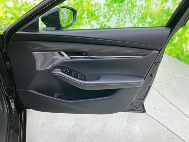 ＭＡＺＤＡ３ファストバック １５Ｓレトロスポーツエディション　ＢＯＳＥ／純正　１１．６インチ　ＳＤナビ／アイアクティブセンス（マツダ）／シートヒーター　前席／全方位モニター／車線逸脱防止支援システム／シート　ハーフレザー　衝突被害軽減システム　全周囲カメラ（4枚目）