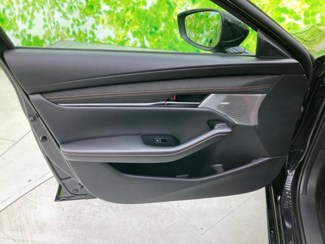ＭＡＺＤＡ３ファストバック １５Ｓレトロスポーツエディション　ＢＯＳＥ／純正　１１．６インチ　ＳＤナビ／アイアクティブセンス（マツダ）／シートヒーター　前席／全方位モニター／車線逸脱防止支援システム／シート　ハーフレザー　衝突被害軽減システム　全周囲カメラ（6枚目）