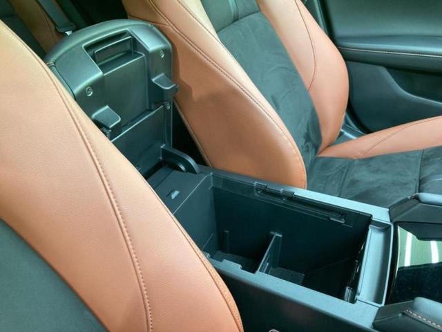 ＭＡＺＤＡ３ファストバック １５Ｓレトロスポーツエディション　ＢＯＳＥ／純正　１１．６インチ　ＳＤナビ／アイアクティブセンス（マツダ）／シートヒーター　前席／全方位モニター／車線逸脱防止支援システム／シート　ハーフレザー　衝突被害軽減システム　全周囲カメラ（30枚目）