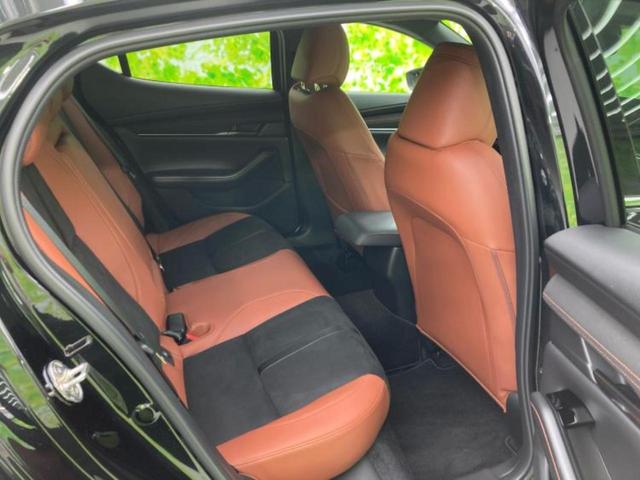 ＭＡＺＤＡ３ファストバック １５Ｓレトロスポーツエディション　ＢＯＳＥ／純正　１１．６インチ　ＳＤナビ／アイアクティブセンス（マツダ）／シートヒーター　前席／全方位モニター／車線逸脱防止支援システム／シート　ハーフレザー　衝突被害軽減システム　全周囲カメラ（45枚目）