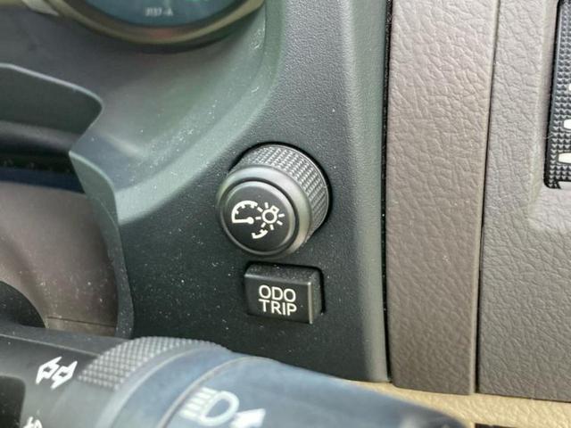 ランドクルーザープラド 4WD TX Lパッケージ 新品タイヤ/サンルーフ/保証書/純正 SDナビ/トヨタセーフティセンス/シートヒーター 前席/パノラミックビューモニター/シート 合皮/ヘッドランプ LED/USBジャック/Bluetooth接続(27枚目)