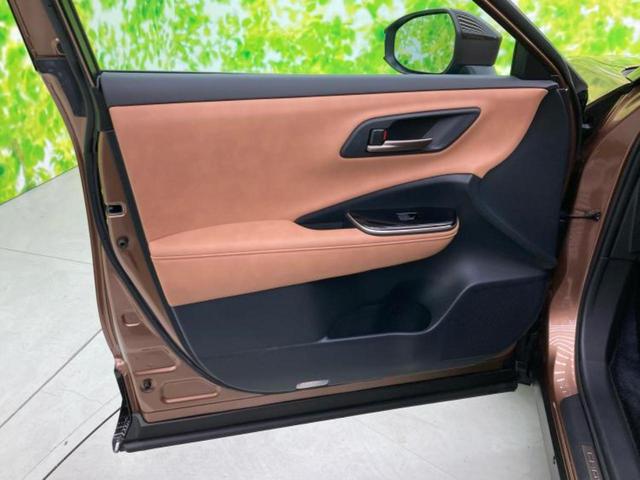 クラウンスポーツ ４ＷＤ　Ｚ　ガラスルーフ／保証書／純正　ＳＤナビ／デジタルインナーミラー／トヨタセーフティセンス／シートエアコン／全方位モニター／車線逸脱防止支援システム／シート　フルレザー／電動バックドア　革シート　電動シート（6枚目）