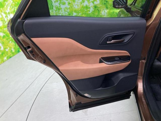 クラウンスポーツ ４ＷＤ　Ｚ　ガラスルーフ／保証書／純正　ＳＤナビ／デジタルインナーミラー／トヨタセーフティセンス／シートエアコン／全方位モニター／車線逸脱防止支援システム／シート　フルレザー／電動バックドア　革シート　電動シート（7枚目）