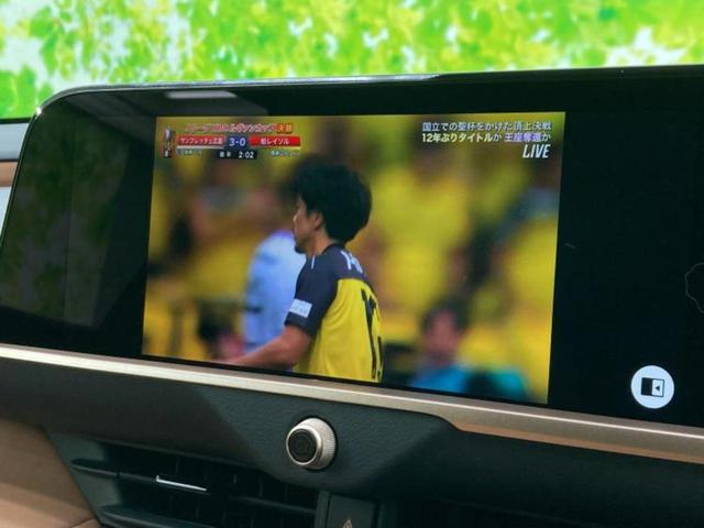 クラウンスポーツ ４ＷＤ　Ｚ　ガラスルーフ／保証書／純正　ＳＤナビ／デジタルインナーミラー／トヨタセーフティセンス／シートエアコン／全方位モニター／車線逸脱防止支援システム／シート　フルレザー／電動バックドア　革シート　電動シート（12枚目）