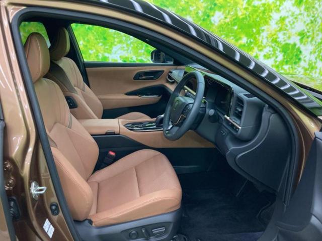 クラウンスポーツ ４ＷＤ　Ｚ　ガラスルーフ／保証書／純正　ＳＤナビ／デジタルインナーミラー／トヨタセーフティセンス／シートエアコン／全方位モニター／車線逸脱防止支援システム／シート　フルレザー／電動バックドア　革シート　電動シート（20枚目）