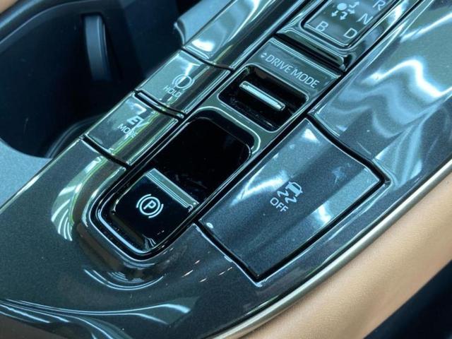 クラウンスポーツ ４ＷＤ　Ｚ　ガラスルーフ／保証書／純正　ＳＤナビ／デジタルインナーミラー／トヨタセーフティセンス／シートエアコン／全方位モニター／車線逸脱防止支援システム／シート　フルレザー／電動バックドア　革シート　電動シート（28枚目）