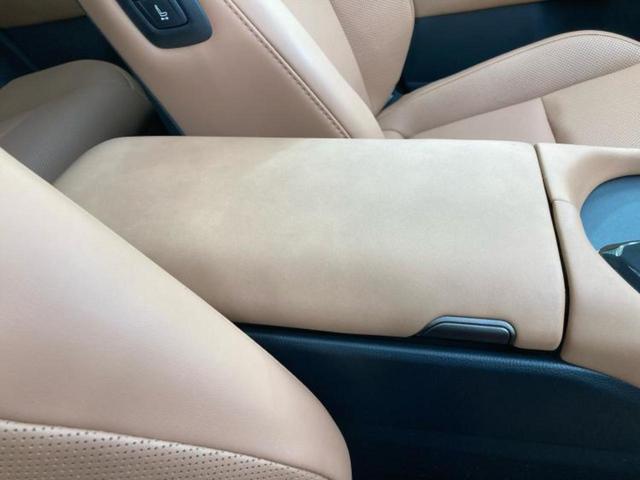 クラウンスポーツ ４ＷＤ　Ｚ　ガラスルーフ／保証書／純正　ＳＤナビ／デジタルインナーミラー／トヨタセーフティセンス／シートエアコン／全方位モニター／車線逸脱防止支援システム／シート　フルレザー／電動バックドア　革シート　電動シート（32枚目）