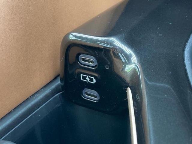 クラウンスポーツ ４ＷＤ　Ｚ　ガラスルーフ／保証書／純正　ＳＤナビ／デジタルインナーミラー／トヨタセーフティセンス／シートエアコン／全方位モニター／車線逸脱防止支援システム／シート　フルレザー／電動バックドア　革シート　電動シート（40枚目）