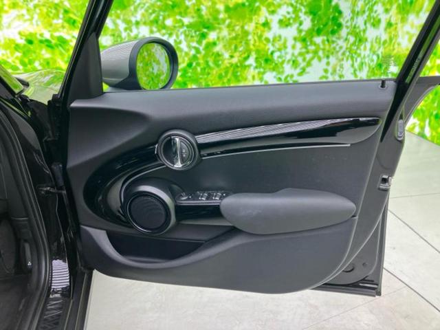 ＭＩＮＩ クーパーＳシャドーエディション　新品タイヤ／純正　ＳＤナビ／シートヒーター／車線逸脱防止支援システム／シート　合皮／パーキングアシスト　自動操舵／ヘッドランプ　ＬＥＤ／ＥＴＣ／ＥＢＤ付ＡＢＳ／横滑り防止装置　バックカメラ　記録簿（4枚目）