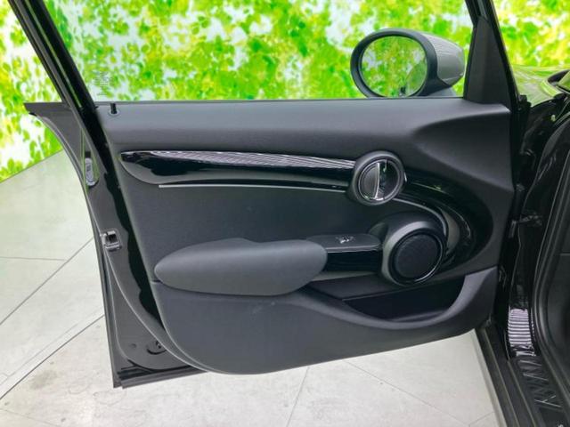 ＭＩＮＩ クーパーＳシャドーエディション　新品タイヤ／純正　ＳＤナビ／シートヒーター／車線逸脱防止支援システム／シート　合皮／パーキングアシスト　自動操舵／ヘッドランプ　ＬＥＤ／ＥＴＣ／ＥＢＤ付ＡＢＳ／横滑り防止装置　バックカメラ　記録簿（6枚目）