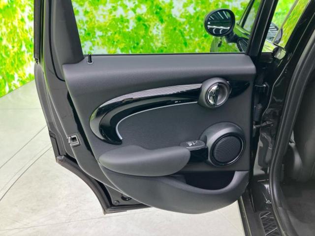 ＭＩＮＩ クーパーＳシャドーエディション　新品タイヤ／純正　ＳＤナビ／シートヒーター／車線逸脱防止支援システム／シート　合皮／パーキングアシスト　自動操舵／ヘッドランプ　ＬＥＤ／ＥＴＣ／ＥＢＤ付ＡＢＳ／横滑り防止装置　バックカメラ　記録簿（7枚目）
