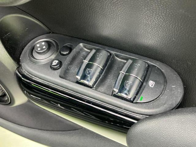 ＭＩＮＩ クーパーＳシャドーエディション　新品タイヤ／純正　ＳＤナビ／シートヒーター／車線逸脱防止支援システム／シート　合皮／パーキングアシスト　自動操舵／ヘッドランプ　ＬＥＤ／ＥＴＣ／ＥＢＤ付ＡＢＳ／横滑り防止装置　バックカメラ　記録簿（8枚目）