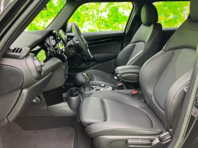 ＭＩＮＩ クーパーＳシャドーエディション　新品タイヤ／純正　ＳＤナビ／シートヒーター／車線逸脱防止支援システム／シート　合皮／パーキングアシスト　自動操舵／ヘッドランプ　ＬＥＤ／ＥＴＣ／ＥＢＤ付ＡＢＳ／横滑り防止装置　バックカメラ　記録簿（22枚目）