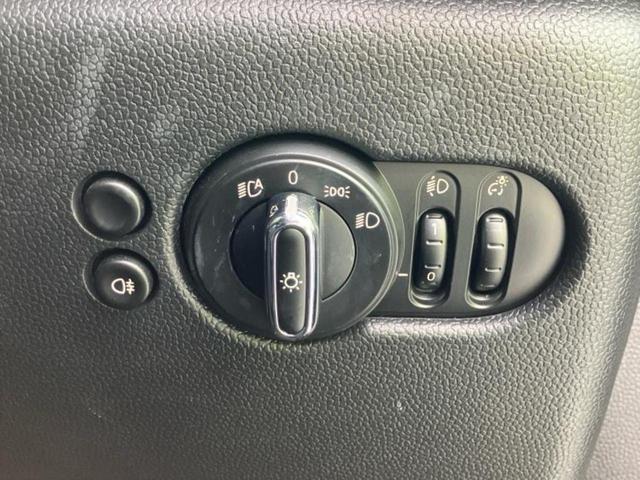 ＭＩＮＩ クーパーＳシャドーエディション　新品タイヤ／純正　ＳＤナビ／シートヒーター／車線逸脱防止支援システム／シート　合皮／パーキングアシスト　自動操舵／ヘッドランプ　ＬＥＤ／ＥＴＣ／ＥＢＤ付ＡＢＳ／横滑り防止装置　バックカメラ　記録簿（25枚目）