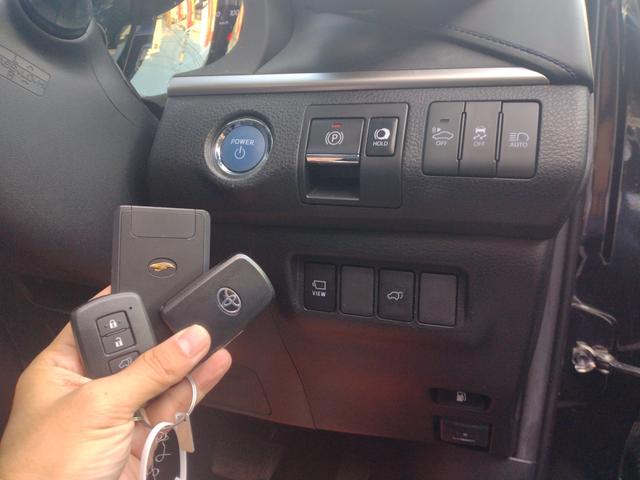 ハリアーハイブリッド プログレスメタル＆レザーパックスタイルブルーイッシュ　４ＷＤ　ドライブレコーダー　全周囲カメラ　クリアランスソナー　オートクルーズコントロール　レーンアシスト　パワーシート　衝突被害軽減システム　ナビ　ＴＶ　オートマチックハイビーム　オートライト（17枚目）