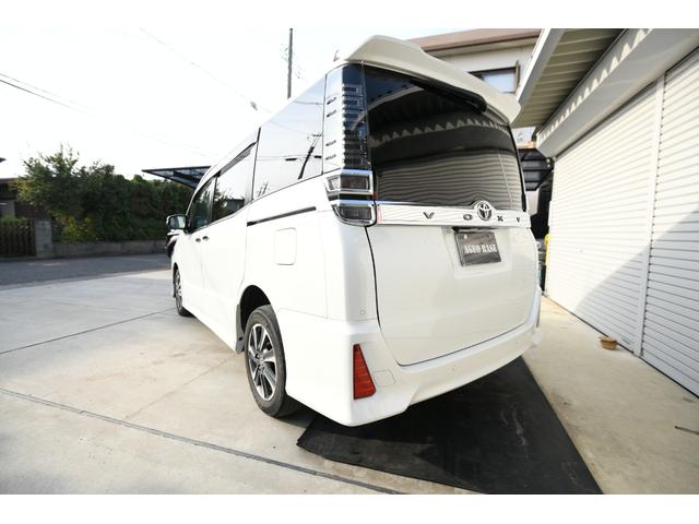 ヴォクシー ZS 煌III 4WD ワンオーナー AT オートミラー 両側パワースライド扉 バックカメラ ナビ Bluetooth ETC(6枚目)