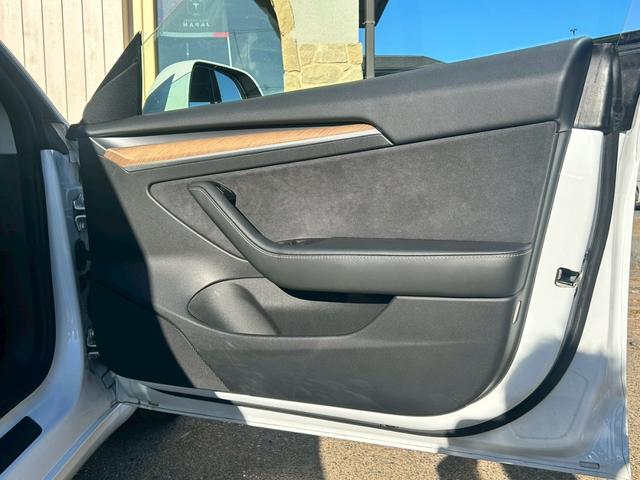 モデル３ ロングレンジ　ＡＷＤ　４ＷＤ　ロングレンジ　モデル３　黒シート　シートヒーター（6枚目）