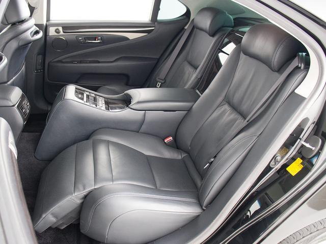 ＬＳ ＬＳ６００ｈＬ　エグゼクティブパッケージ　（禁煙車）（４人乗り）（サンルーフ）（マークレビンソン）（リアエンター）（ナイトビュー）（レーダークルーズ）（プリクラッシュ）（ＢＳＭ）（ＬＫＡ）（障害物センサー）（ドライバーモニター）（４ＷＤ）（28枚目）