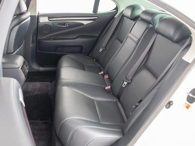 ＬＳ ＬＳ４６０　バージョンＣ　Ｉパッケージ　（サンルーフ）（全画面ＳＤナビ）（レーダークルーズ）（プリクラッシュ）（クリアランスソナー）（パワートランク）（ＬＥＤヘッドライト）（冷暖房シート）（ＢＳＭ）（黒本革）（助手席オットマン）（フルセグ）（28枚目）