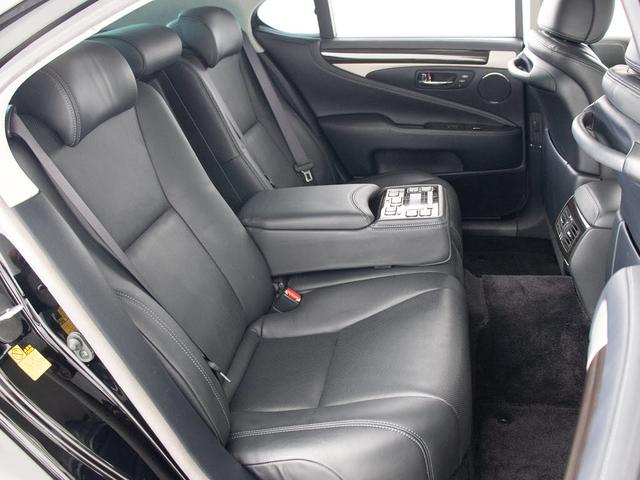 ＬＳ ＬＳ４６０　バージョンＬ　（禁煙車）（全画面ＳＤナビ）（１９インチＡＷ）（モデリスタエアロ）（レーダークルーズ）（プリクラッシュ）（ＢＳＭ）（クリアランスソナー）（三眼ＬＥＤヘッドライト）（パワートランク）（黒本革）（30枚目）