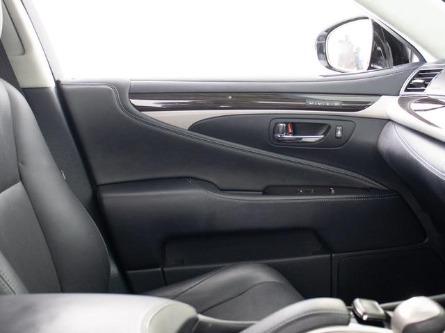 ＬＳ ＬＳ４６０　バージョンＬ　（禁煙車）（全画面ＳＤナビ）（１９インチＡＷ）（モデリスタエアロ）（レーダークルーズ）（プリクラッシュ）（ＢＳＭ）（クリアランスソナー）（三眼ＬＥＤヘッドライト）（パワートランク）（黒本革）（32枚目）